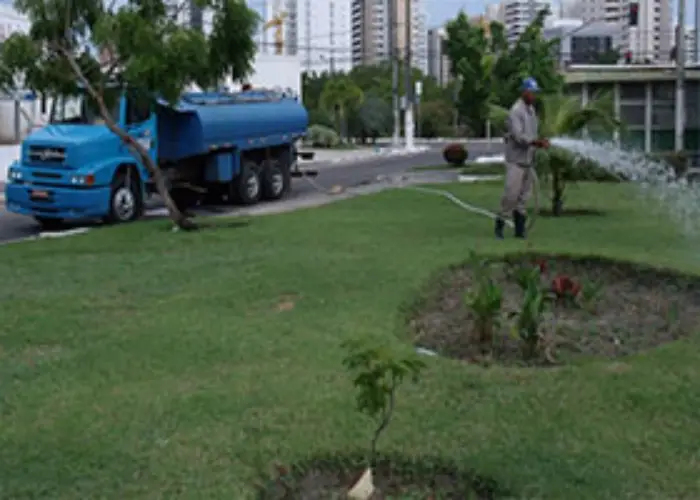 Imagem ilustrativa de Caminhao pipa irrigação de jardins